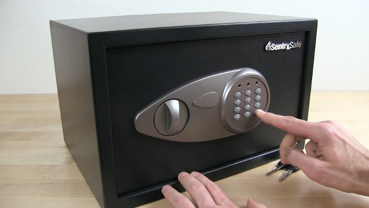 Things to Consider When Buying Sentry Gun Safes Fire and Water Rating